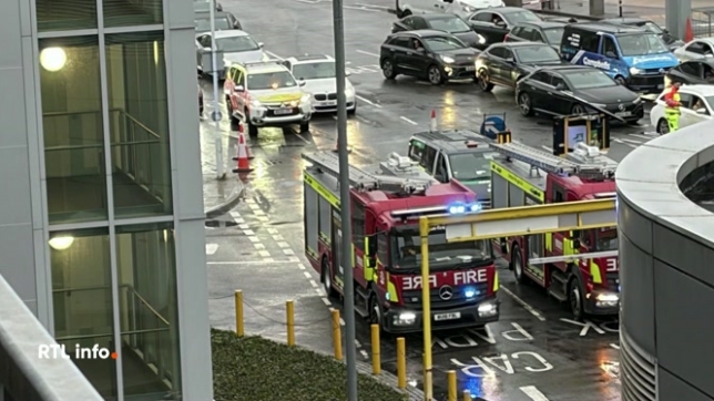 La police londonienne a arrêté ce matin un homme soupçonné d'agression à Heathrow, où des voyageurs ont été aspergés de gaz au poivre. Les victimes, hospitalisées, sont légèrement blessées. L'incident n'est pas jugé terroriste.
