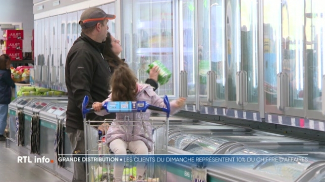 Carrefour ouvrira ses magasins le dimanche dès le 18 janvier. Une stratégie liée à la guerre des prix et à la recherche de flexibilité, alors que les clients privilégient ce jour pour leurs courses.