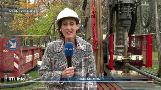 Des forages vont commencer sous le parc Maximilien pour puiser la chaleur dans la Terre, qui alimentera plusieurs immeubles de bureaux et logements sociaux bruxellois. Ce processus va permettre de réduire les émissions de gaz à effet de serre.