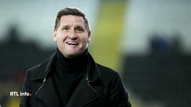 Le footballeur anversois avait joué la majeure partie de sa carrière à Anderlecht, entre 1995 et 2005. Il avait entraîné plusieurs clubs après sa retraite comme joueur. Il est décédé des suites d'une hémorragie cérébrale.