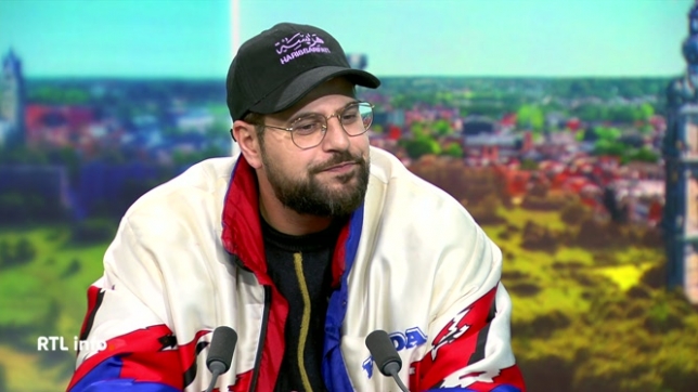 Hakim Jemili est l'invité d'Olivier Schoonejans pour présenter son prochain spectacle seul en scène, Fatigué, qu'il a coécrit avec Laura Felpin.