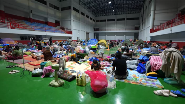 Plus de 500.000 personnes ont été évacuées des régions frontalières de la Thaïlande et du Cambodge depuis la reprise des affrontements dimanche entre les deux voisins d’Asie du Sud-Est, ont annoncé mercredi les autorités des deux pays.