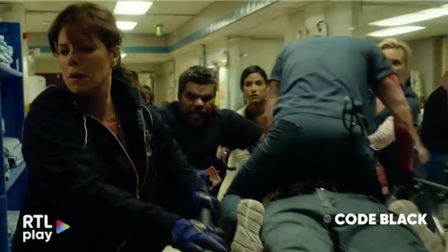 Dans l'un des services d’urgences les plus surchargés des États-Unis, chaque seconde peut faire la différence. La série Code Black offre une plongée brute et intense dans un hôpital en crise permanente.