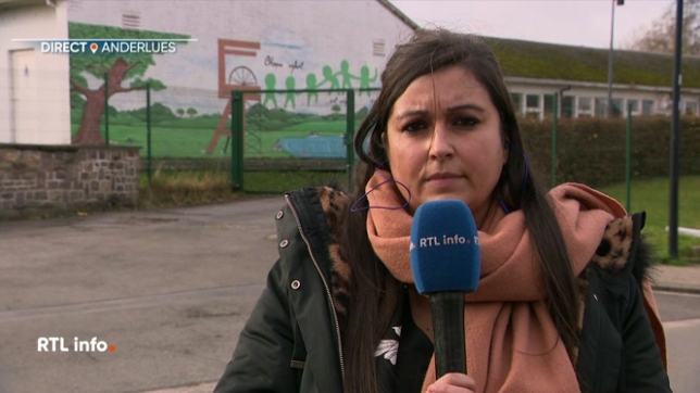 Un père de famille a été privé de liberté mardi après-midi à la suite d'une altercation à proximité d'une école située rue Auguste Guerlement à Anderlues, a annoncé mercredi en fin de matinée le parquet de Charleroi. Un autre parent a été pris en charge à l'hôpital. L'homme privé de liberté aurait r
