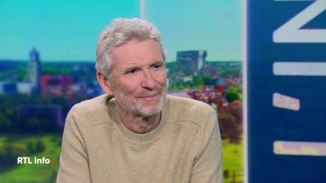 Connu pour incarner depuis plus de vingt ans l’aventure et l’esprit de Koh-Lanta, Denis Brogniart dévoile une autre facette de sa personnalité à travers son livre album “Mes photos du bout du monde”, publié chez Flammarion.