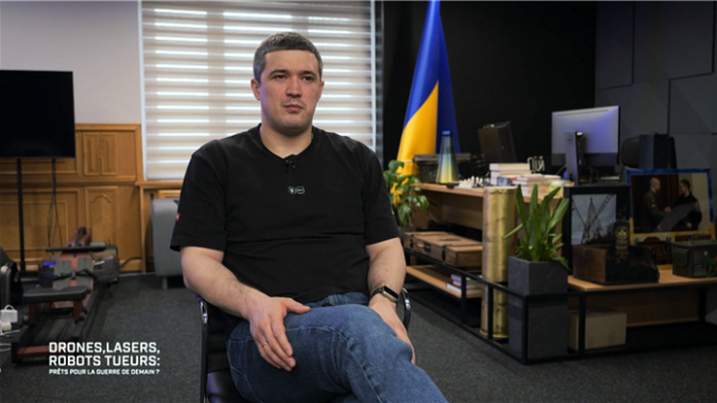 Face à la montée en puissance des drones sur le champ de bataille, des experts et responsables ukrainiens livrent une vision inédite de ce que seront les guerres de demain, où la technologie prime sur la puissance de feu classique.