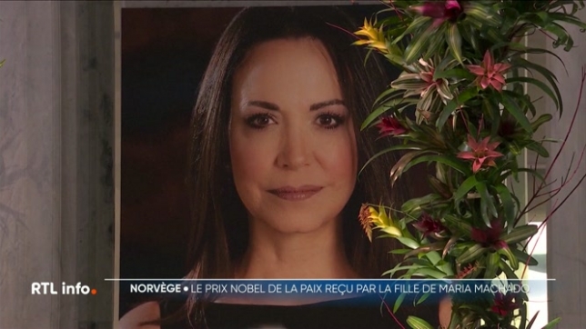 Le prix Nobel de la paix attribué à l'opposante vénézuélienne Maria Corina Machado, qui vit cachée dans son pays, a été remis à sa fille Ana Corina Sosa Machado à l'hôtel de ville d'Oslo. La lauréate, en route pour la Norvège, n'a pas pu arriver à temps pour la cérémonie.
