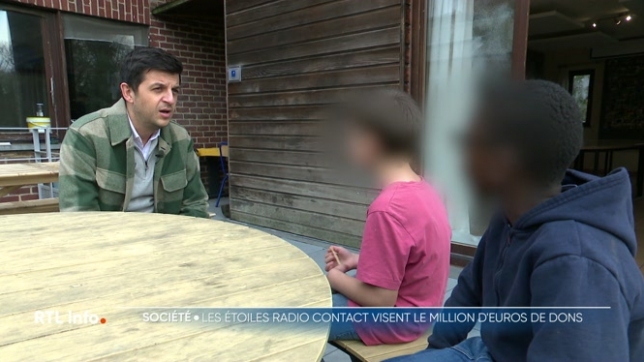 David Antoine a rendu visite à l'institution La Colline à Rixensart, une maison qui accueille des jeunes éloignés de leurs parents. L'an dernier, le montant récolté par son opération les étoiles de Noël de Radio Contact a permis à cet établissement de rénover ses douches et sa terrasse.