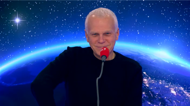 Dans cet épisode du vidéocast « La tête dans les étoiles », Luc Gilson et Pierre-Emmanuel Paulis, instructeur à l’Euro Space Center reviennent sur un évènement qui marquera l’année 2026 : le départ de la mission Artemis II qui tournera autour de la lune. À son bord, Jérémy Hansen, astronaute canadien, qui nous livre son témoignage.