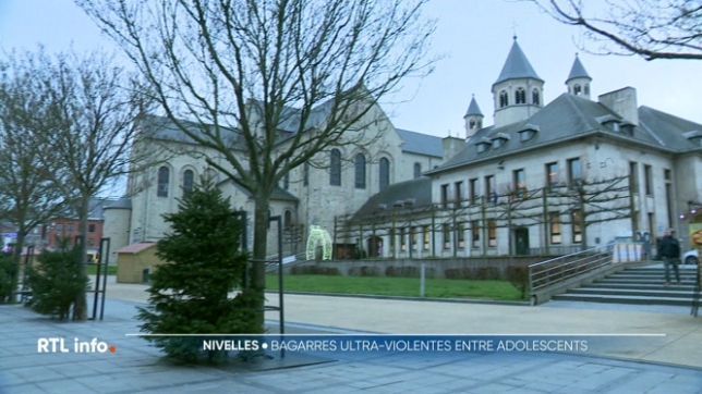 A Nivelles, les bagarres entre jeunes se multiplient ces derniers temps. Ils sont âgés de seulement 12 ou 13 ans, mais règlent leurs comptes à coups de poing. Le phénomène inquiète les autorités communales qui ont pris des dispositions, en renforçant le cadre policier.
