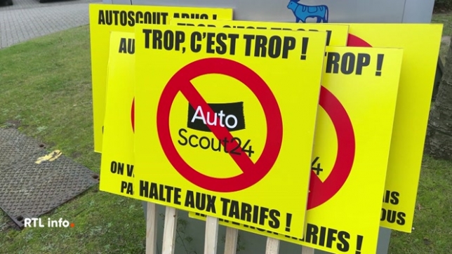 Des garagistes et des vendeurs de voitures d'occasion se sont rassemblés devant le siège d'AutoScout24 à Bruxelles. Ils protestent contre l'augmentation des tarifs des commissions de la plateforme qui centralise les offres de voitures de seconde main.