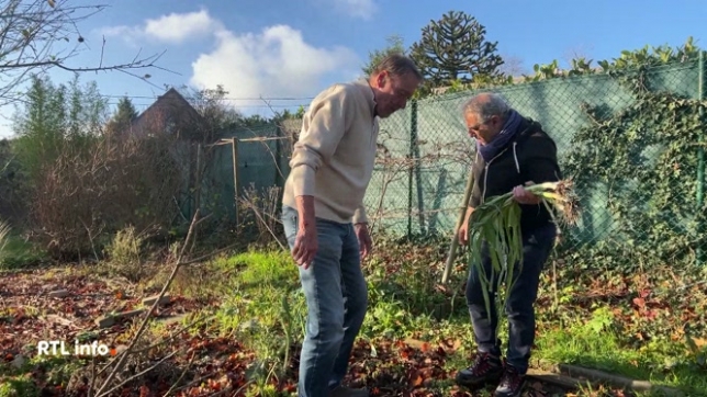 A Wanze, des propriétaires de jardins qui n'ont pas toujours le temps ou l'énergie pour entretenir leur parcelle se sont mis en relation avec des amateurs de jardinage qui vivent en appartement. Rencontres.