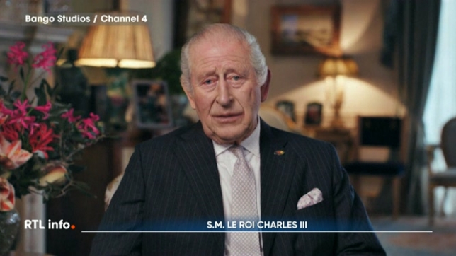 Le souverain britannique s'est exprimé hier lors d'une allocution télévisée et a donné des nouvelles rassurantes quant à son état de santé. Son traitement contre le cancer sera allégé dès le mois de janvier prochain, une nouvelle qui a rassuré les Britanniques.