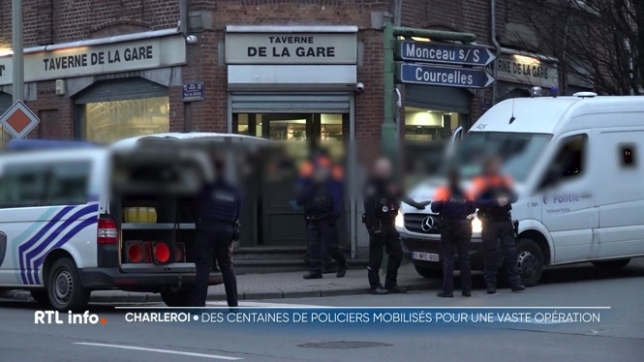 La police a organisé une opération coup de poing à Charleroi et Namur, hier soir. Plus de 250 policiers y ont participé afin de sécuriser les zones sensibles et frapper au coeur des réseaux de drogues. Immersion lors de l'opération menée à Charleroi.