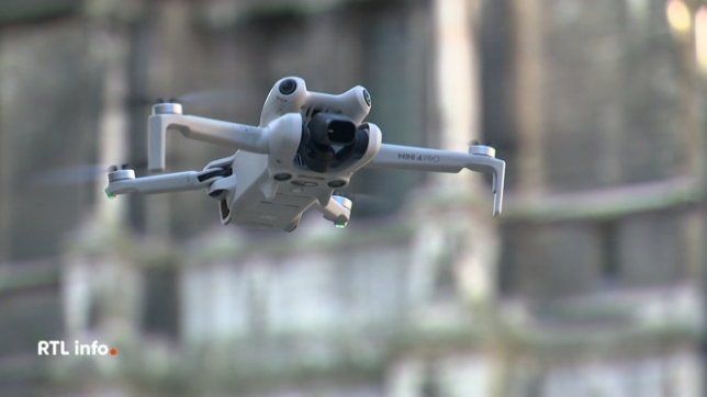 Dernièrement, la présence de drones d'origine inconnue a fait la une de l'actualité. Pour sécuriser les infrastructures critiques, le gouvernement fédéral veut élargir l'usage de brouilleurs. Mais avant de légiférer, une enquête publique va être lancée pour en mesurer les risques.