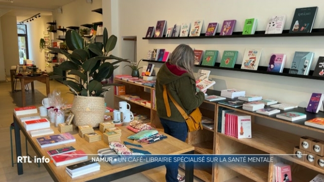 C'est le projet de Julie, psychosociologue et sexologue de formation, qui a conçu le café-librairie comme un lieu fédérateur. Un endroit cosy où le visiteur pourra trouver un conseil auprès d'une professionnelle. Un projet qui fait sens alors qu'un Belge sur 5 souffre d'un trouble de santé mentale.
