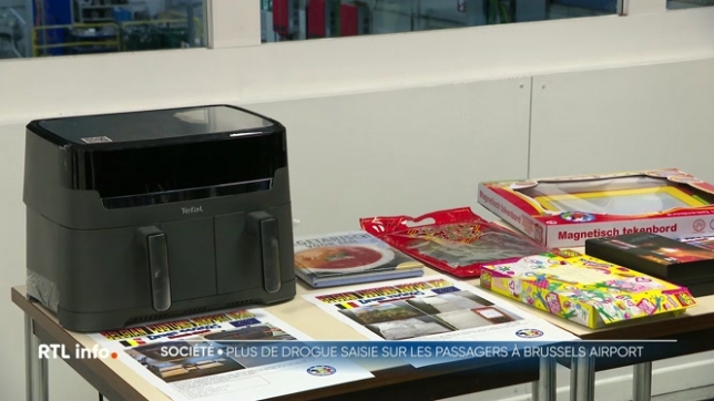 Que ce soit les stupéfiants découverts sur les passagers eux-mêmes ou dans les colis et les bagages à Zaventem. Exemple: plus de tonnes de cannabis ont été saisies en 2025. C'est quatre fois plus qu'en 2024. Explications.
