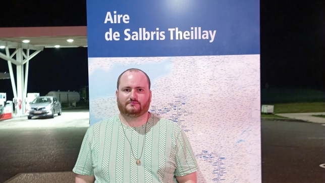 Thimothé oublié sur cette aire d’autoroute