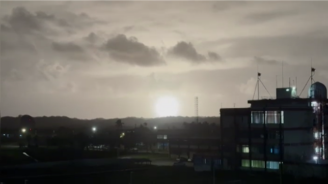 La fusée Ariane 6 a décollé ce mercredi depuis la Guyane française, emportant deux satellites Galileo. Un lancement décisif pour assurer l’indépendance spatiale de l’Europe face aux géants américain et russe.