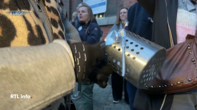 Les députés de la FWB votent cet après-midi un budget marqué par des mesures d'économie, surtout dans l'enseignement. À Liège, les enseignants ont protesté durant une heure, dénonçant des mesures absentes des programmes du MR et des Engagés.