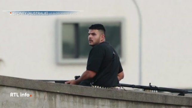 Le terroriste, survivant de l'intervention policière lors de l'attentat perpétré à Sydney, est sorti du coma. Il a été officiellement inculpé pour 15 meurtres. Pendant ce temps, les funérailles des victimes ont débuté.