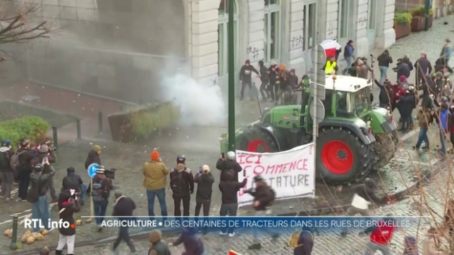 Des centaines de tracteurs ont pris place à Bruxelles sur la rue de la Loi, la place du Luxembourg et les rues environnantes jeudi matin, à l'entame d'une journée de manifestation européenne des agriculteurs. Ces derniers entendent faire pression sur le prochain cadre budgétaire de l'UE.