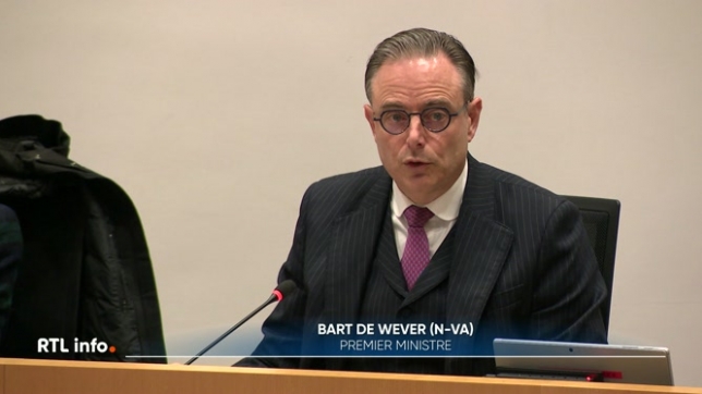 La Belgique ne peut être seule à assumer les risques d'un prêt de l'UE à l'Ukraine s'appuyant sur les avoirs russes gelés sur son territoire, a réaffimé jeudi le Premier ministre belge Bart De Wever, avant un sommet de l'UE centré sur cette question.