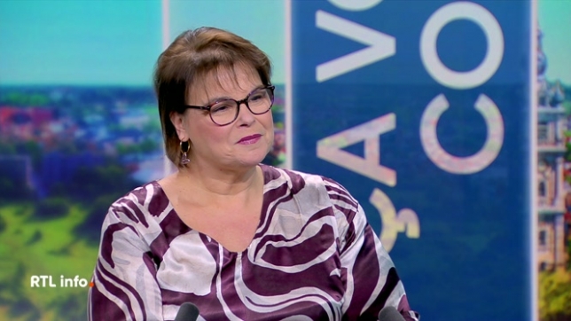 Manger en pleine conscience, manger équilibré, boire avec modération, bien s’hydrater, bouger, bien dormir et prendre du temps pour soi, Lara Kotlar nous donne quelques conseils pour limiter les effets néfastes des fêtes.