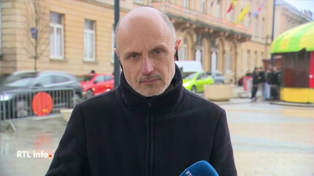 Le budget 2026 de la Wallonie a été définitivement approuvé, dans la nuit de jeudi à vendredi, par le Parlement régional. Sans surprise, la majorité MR-Engagés a soutenu le texte amendé tandis que l'opposition PS-PTB-Ecolo l'a rejeté. Le point en direct avec Benoît Duthoo.