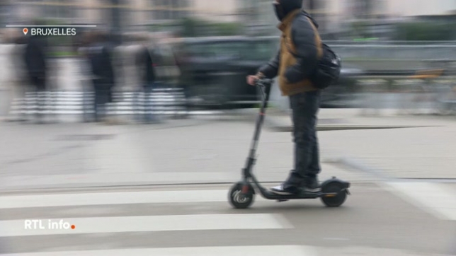 Il sera interdit de circuler en trottinette privée et partagée du 31 décembre à midi au 1er janvier à 9 heures sur l'ensemble du territoire de la Région bruxelloise. Le ministre-président bruxellois entend renforcer la sécurité et protéger la population lors de la Saint-Sylvestre.