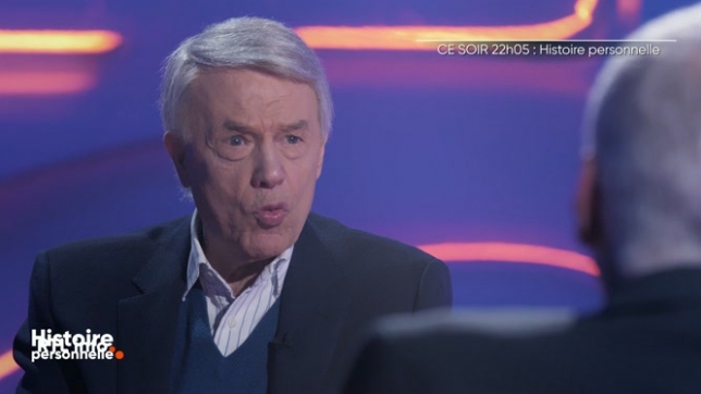 Salvatore Adamo se livre à coeur ouvert face à Luc Gilson, dans un nouveau numéro de Histoire personnelle.