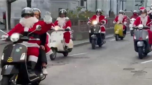 À Liège, Gand ou encore Barcelone, des pères Noël font des parades très originales