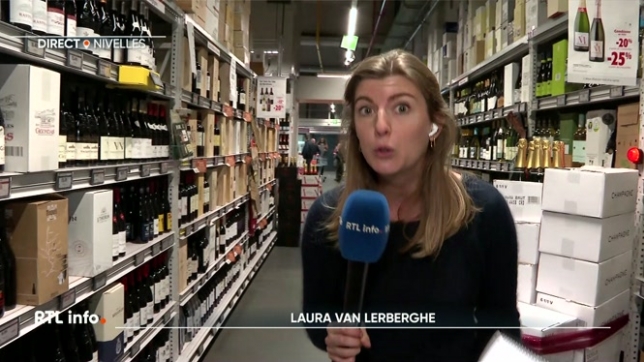 Laura Van Lerberghe nous fait vivre ce rush en direct d'un supermarché.