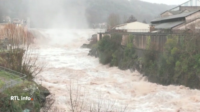 Plusieurs départements du sud restent en vigilance orange pour pluies et inondations. L'Hérault passe en rouge face à des crues exceptionnelles. Les conditions météo devraient rester difficiles jusqu'à demain après-midi, selon les autorités.