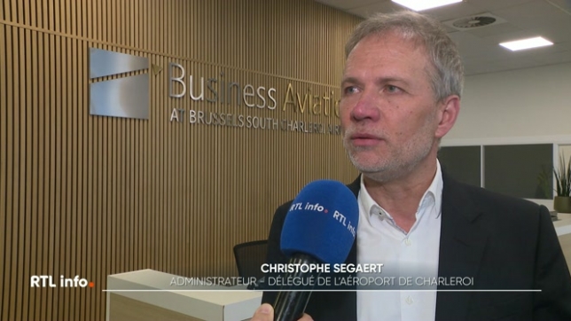 Le gouvernement fédéral et la ville de Charleroi ont annoncé de nouvelles taxes pour l'aéroport de Charleroi. La direction de celui-ci craint de voir diminuer le nombre de passagers dans les prochains mois et demande l'annulation de la taxe communale de 3 euros par personne à partir de 2026.