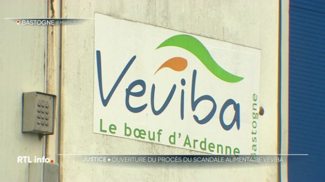 Située à Bastogne, l'entreprise Veviba est accusée d'avoir vendu de la viande impropre à la consommation, à la suite de perquisitions menées en 2018. Veviba doit donc répondre d'infractions à la réglementation sur la sécurité de la chaîne alimentaire. Compte-rendu d'audience avec Sébastien Prophète.