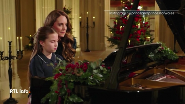 Une surprise royale: la princesse Kate et sa fille, la princesse Charlotte, ont joué ensemble un morceau de piano lors de la retransmission télévisée, hier soir, du concert de chants de Noël organisée par l'épouse du prince héritier William.
