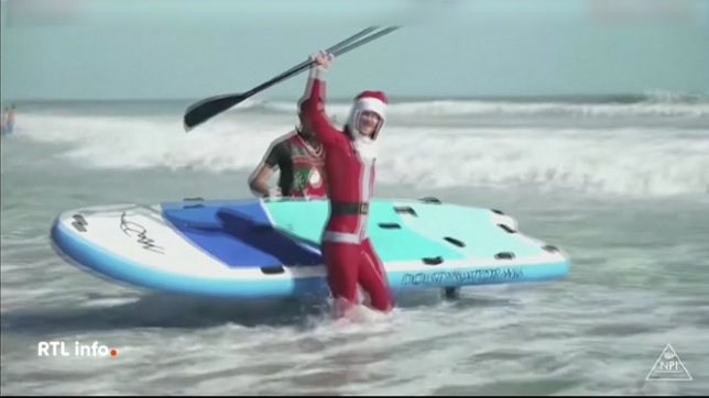 À Cocoa Beach, la tradition continue : des surfeurs costumés en Père Noël ont envahi les vagues pour célébrer Noël. Lancé il y a 15 ans, cet événement insolite est devenu mondialement célèbre, attirant des centaines de curieux et les caméras du monde entier chaque veille de fête.