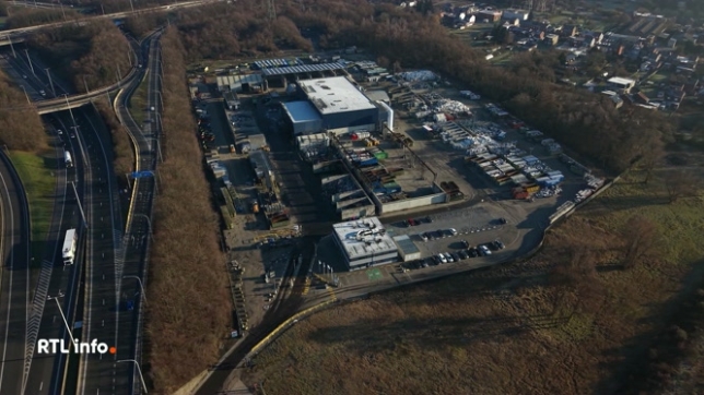 Les riverains de l'usine de recyclage Recydel de Wandre, près de Liège, en ont ras-le-bol. Un incendie s'est encore déclaré le jour de Noël. Le dégagement de fumée, très important, a incommodé de nombreux habitants ; ceux-ci sont lassés des incendies à répétition qui surviennent dans cette usine.