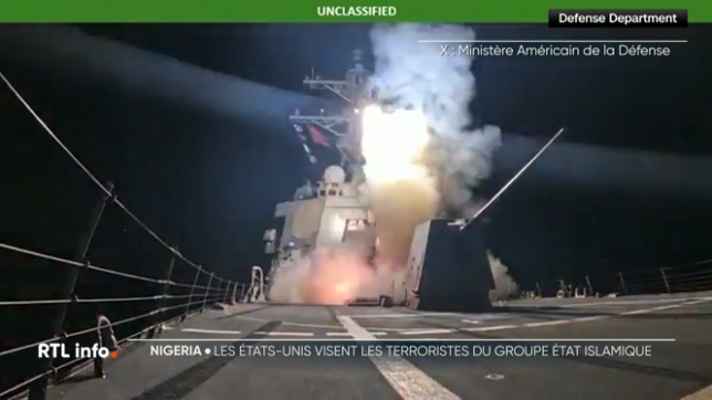 Le président américain Donald Trump a revendiqué les premières frappes américaines menées contre des groupes armés de l'Etat Islamique au Nigéria, en Afrique. Une opération menée le jour de Noël, et accompagnée d'un message choc sur ses réseaux sociaux.