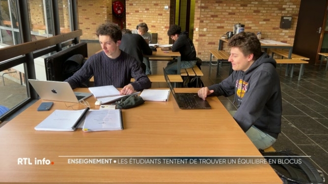 Noël est désormais derrière nous. Pour les étudiants, c'est l'heure de plonger dans les révisions avant la session d'examens qui débute le 5 janvier. Afin de les soutenir dans leur effort, les universités organisent des blocus encadrés, où étudier rime aussi avec bouger et bien manger.