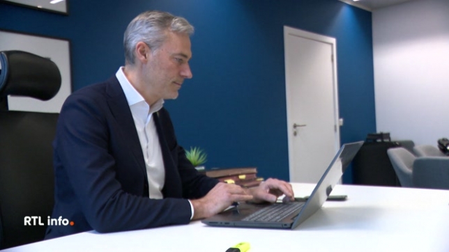 Le président des Engagés a déposé son plan budgétaire, soit 1.300.000 euros d'efforts d'ici 2029. Avec des économies massives à réaliser dans l'administration, la suspension du métro et 220 millions de nouvelles recettes. Objectif: réduire le déficit et convaincre 7 partis à former un gouvernement.