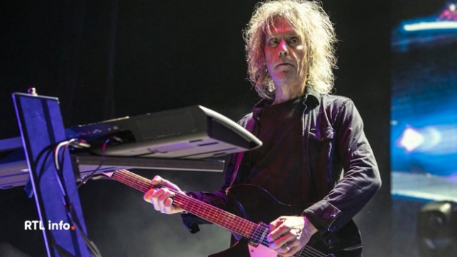 Perry Bamonte est décédé des suites d'une courte maladie à Noël a annoncé le groupe The Cure. Teddy était devenu membre à part entière du groupe de New Ave en 1990. D'abord membre de l'équipe technique, Perry Bamonte avait joué de la guitare basse puis des claviers.