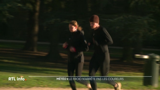 Il a encore fait froid aujourd'hui. Entre 2 et 7 degrés. Avec le vent, la température ressentie était encore plus basse. Le ciel bleu et le soleil vous ont peut-être donné envie de chausser vos baskets et d'aller courir. Bonne idée ou est-ce risqué pour la santé ?