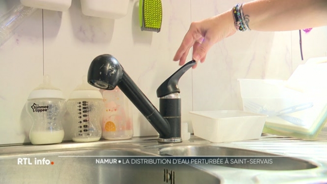 Depuis plusieurs jours, les robinets sont à sec, parfois plus de 24 heures d'affilée. Une situation qui tombe particulièrement mal en pleine période de fêtes. En cause : des travaux sur les infrastructures et une conduite qui n'a pas tenu le coup.