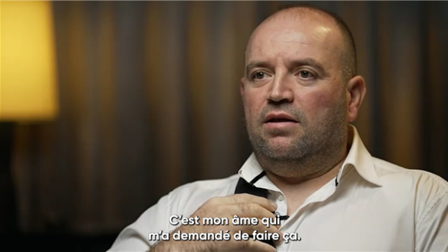 Ahmed al Ahmed, l'homme salué comme un héros pour avoir neutralisé l'un des tireurs responsables d'une attaque antisémite sur la plage de Bondi en Australie au début du mois, prend la parole au lendemain du massacre.