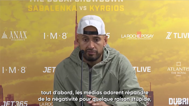 Nick Kyrgios a vertement critiqué la négativité qui a entouré son match exhibition contre la n°1 mondiale Aryna Sabalenka, qu'il a battue 6-4, 6-4 malgré sa place actuelle de n°671 mondial.