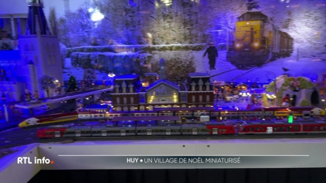 Pierre, un habitant de Huy, est un véritable passionné des fêtes de fin d'année et de Noël. Chaque année, il transforme son salon en village de Noël miniature. Il réalise tout lui-même et fait visiter son oeuvre au public. Découverte.