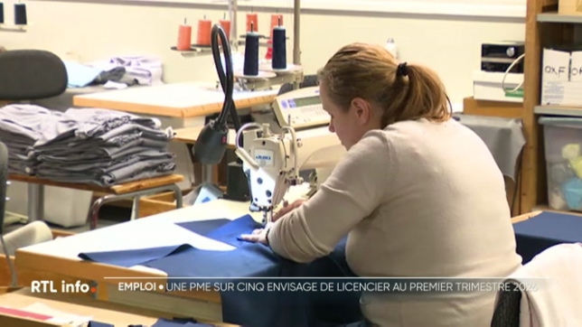 Selon une enquête menée auprès des petites et moyennes entreprises, une PME sur cinq envisage de licencier des empoyés dès le début 2026 et moins d'une sur trois se dit prête à embaucher. Comment l'expliquer ? Pourquoi l'activité économique ralentit-elle ? Explications.