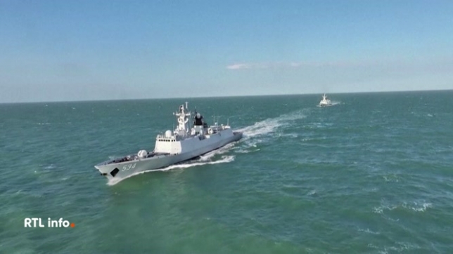 Pékin a lancé d'importantes manoeuvres militaires autour de l'île de Taïwan en simulant le blocus des ports. Ces manoeuvres interviennent après des tensions entre la Chine et le Japon et après des ventes d'armes américaines à Taïwan.